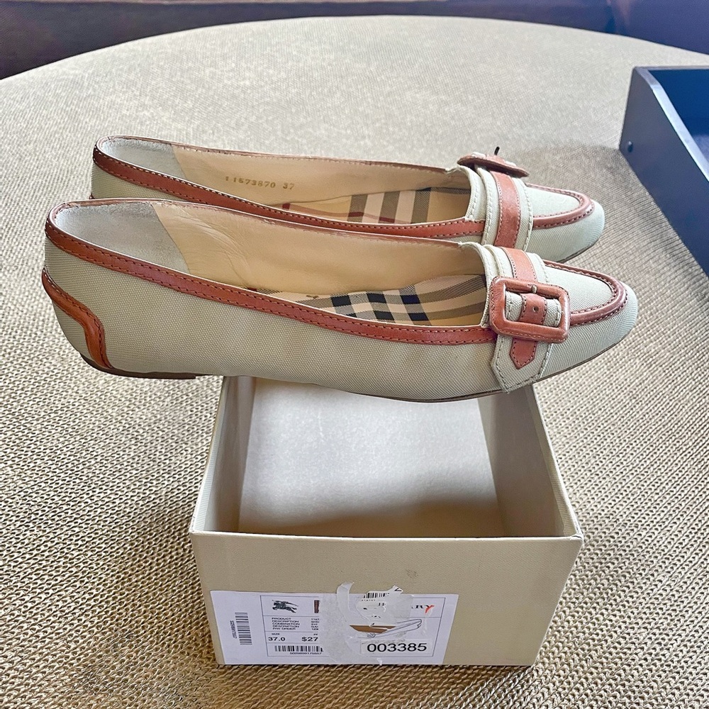 BURBERRY Italy Classic Cloth Round Toe Flats